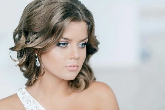 Красивые прически на среднюю длину Simpel Short wedding hair, Wedding hairstyles, Shoulder length hair cuts