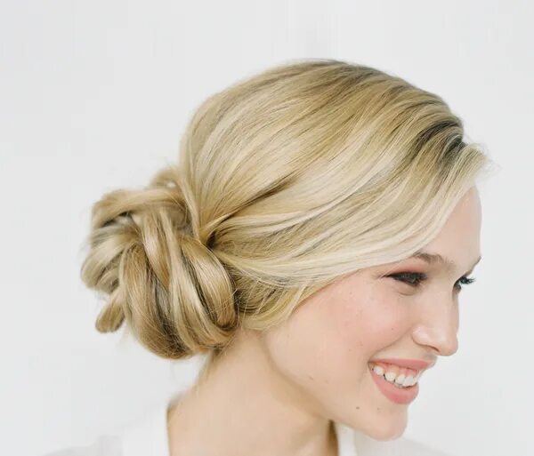 Красивые прически на среднюю длину на работу Gorgeous Inspiration For A Neutral Toned Wedding PreOwned Wedding Dresses Hair t