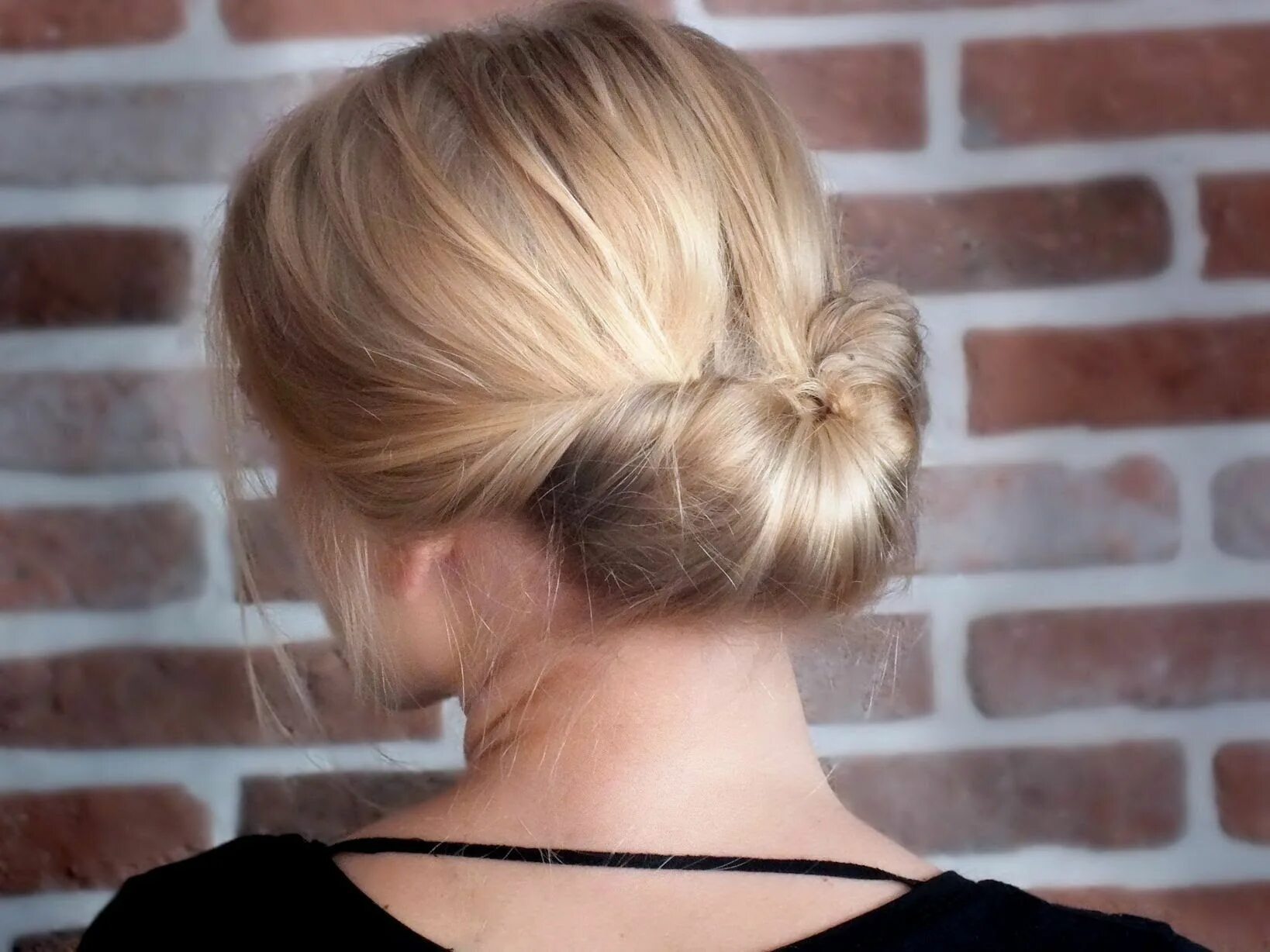 Красивые прически на среднюю длину на работу Tutoriel coiffure : Chic, facile et rapide pour les fêtes de fin d'année ! Coiff