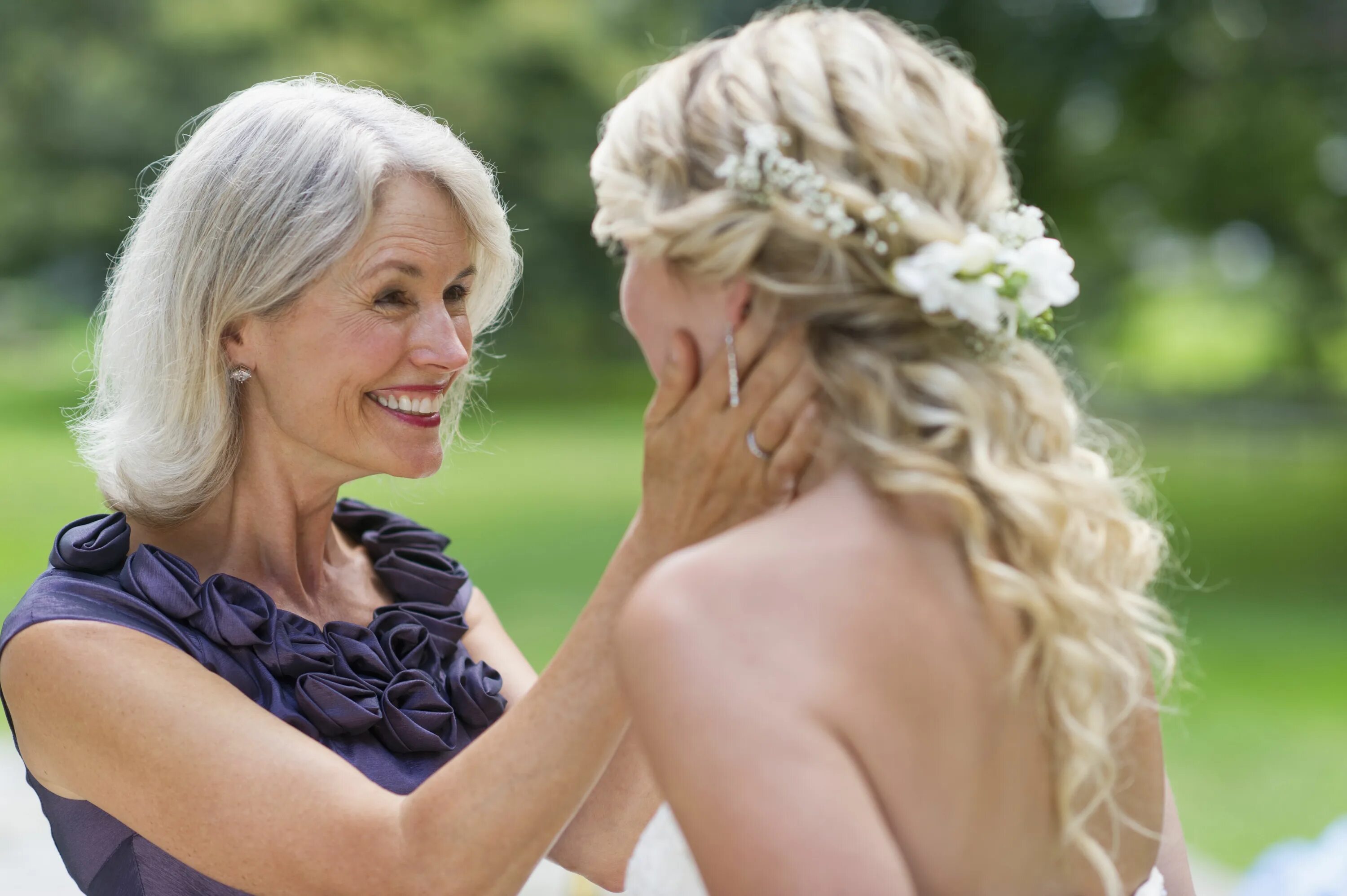 Красивые прически на свадьбу маме жениха 11 Best Stepmom of the Bride Dresses Mother of the bride hair, Bride, Mother of 