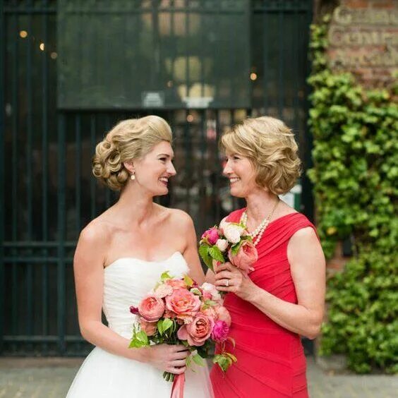 Красивые прически на свадьбу маме жениха Master the Art of Southern Hair Southern Living Mother of the bride hair, Bride 