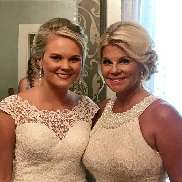 Красивые прически на свадьбу маме жениха Pin by Pam Nesbitt on Wedding Day Hair Haircuts for medium hair, Bride hairstyle