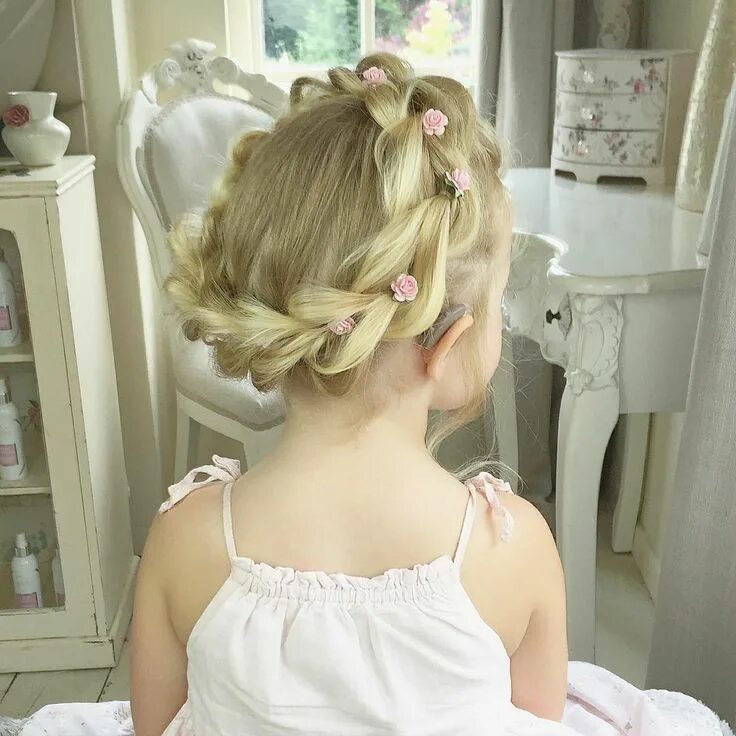 Красивые прически на свадьбу ребенку Hairstyles & Beauty Flower girl hairstyles, Kids hairstyles, Kids hairstyles gir