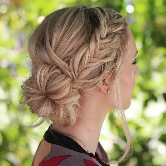 Красивые прически на тонкие 20 Volume-Boosting Sock Buns You'll Love to Try Work hairstyles, Side bun hairst