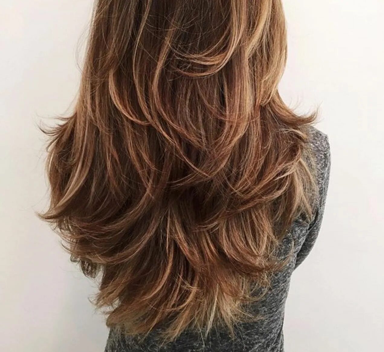 Красивые прически на волосы каскадом Pin on hairstyles Haircuts for long hair with layers, Long thin hair, Long layer