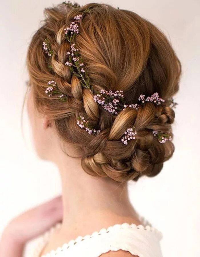 Красивые прически на выпускной на средние The 8 Biggest Wedding Flower Trends For 2018 - Wilkie Flower crown hairstyle, Me