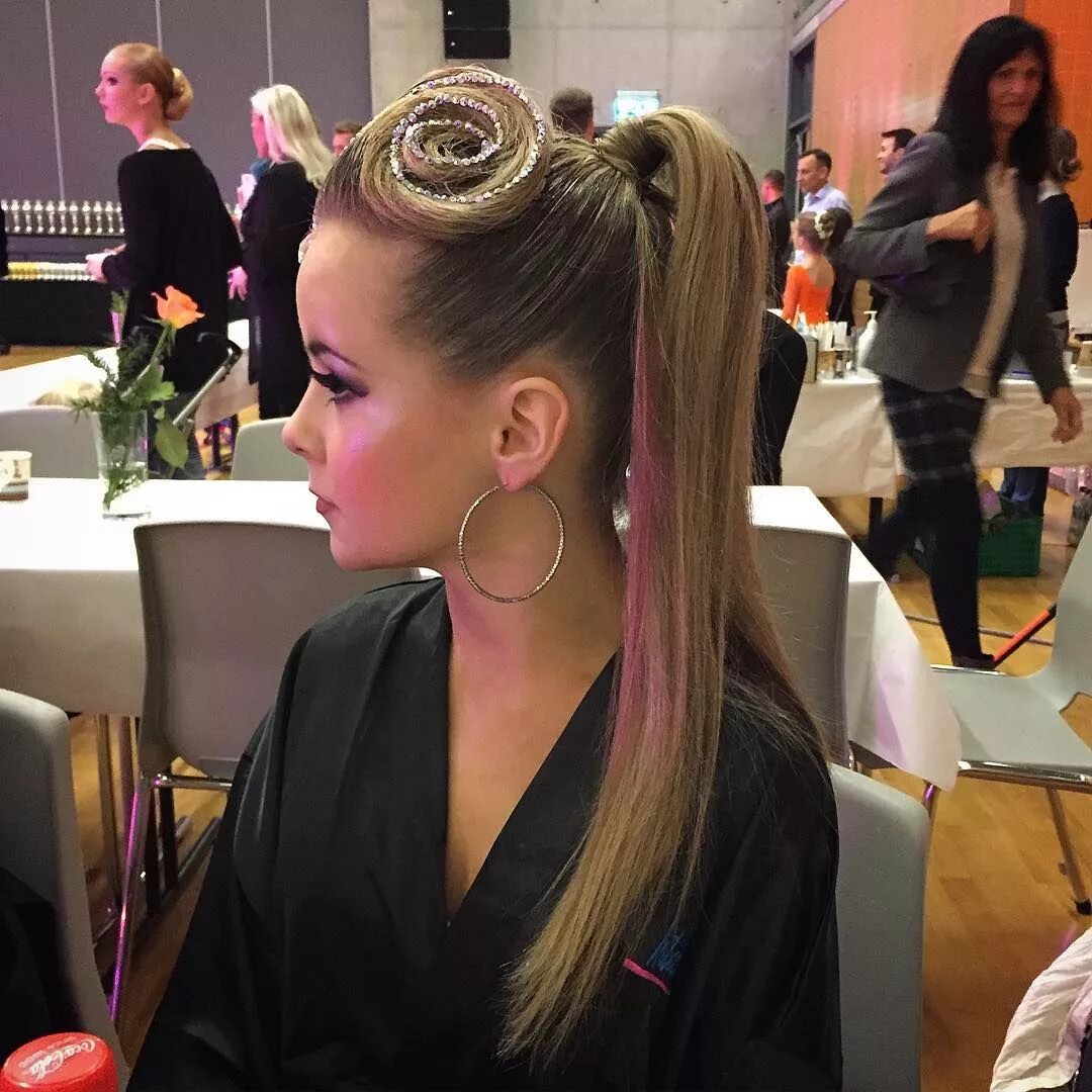 Красивые прически на выступление See this Instagram photo by @ballroomdancers_rc * 446 likes Dance hairstyles, Ba