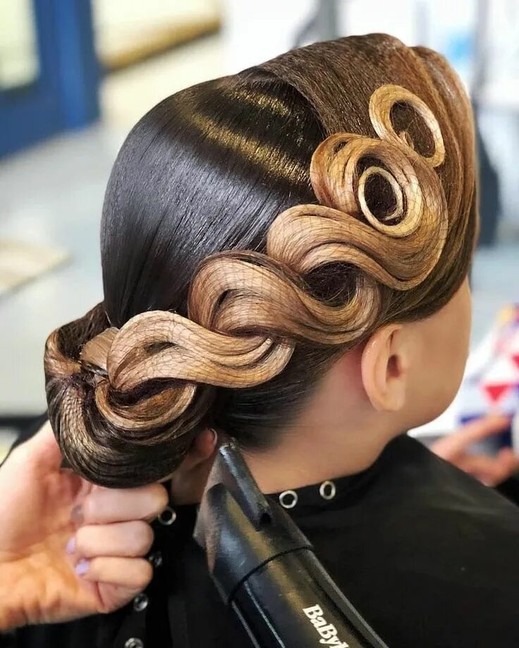 Красивые прически на выступление Obraz może zawierać: co najmniej jedna osoba Competition hair, Ballroom hair, Da