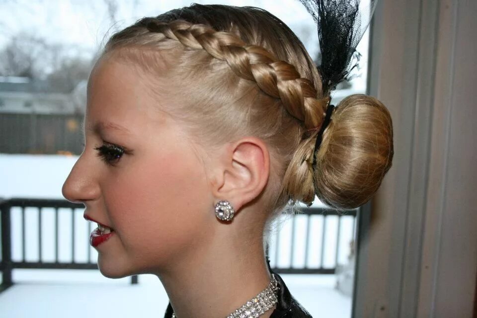 Красивые прически на выступление Barb's Centre for Dance competition hairstyle Dance hairstyles, Competition hair