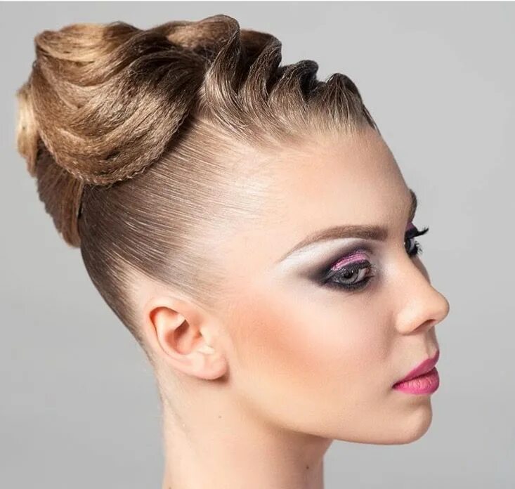 Красивые прически на выступление Пин на доске Ballroom hair Прическа для конкурса, Бальные прически, Прически