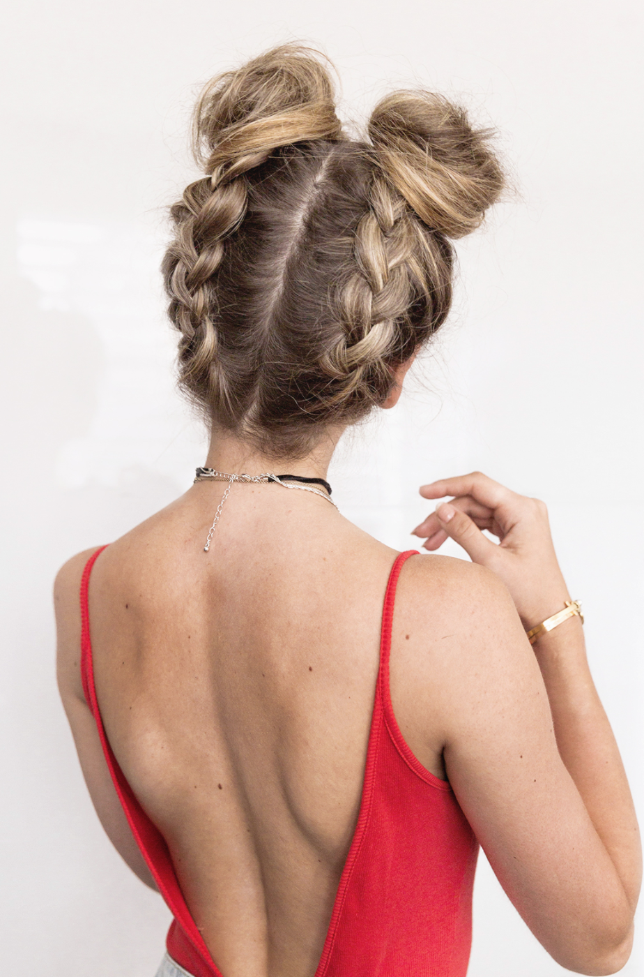 Красивые прически назад 20 Photos That Prove Double Bun Hairstyles Can Be Sophisticated Bun hairstyles, 