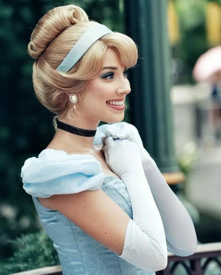 Красивые прически принцесс Pin by Lainee McPherson on Disney Characters Cinderella cosplay, Cinderella disn