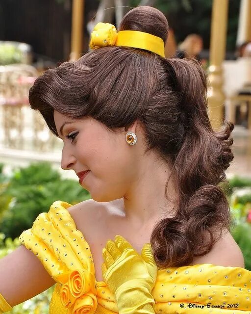 Красивые прически принцесс Pin by Jules Casper on Costumes Belle hairstyle, Princess hairstyles, Disney pri