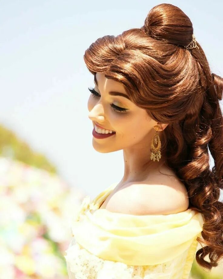 Красивые прически принцесс Pin by Cecily Lent on Belle from Beauty and The Beast Disney cosplay, Disney pri
