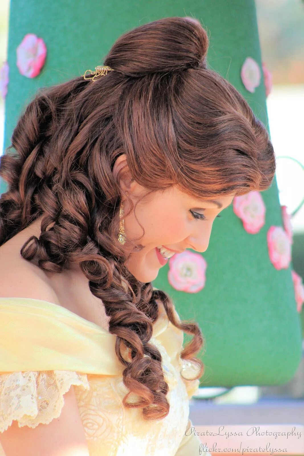 Красивые прически принцесс 3835 Belle hairstyle, Disney princess hairstyles, Ballet hairstyles
