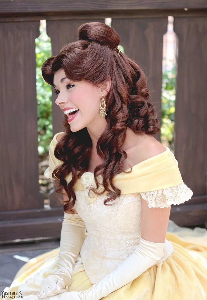 Красивые прически принцесс Belle in 2024 Disney dresses, Belle hairstyle, Belle cosplay