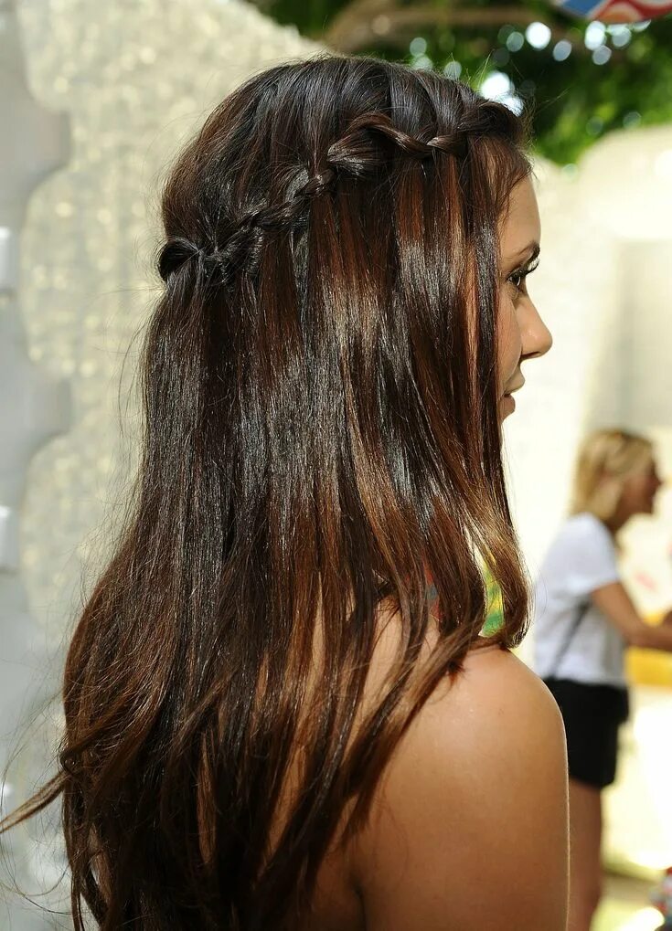 Красивые прически прямые волосы Issa Rae's Spiraling Jumbo Braid Is Perfect for Any Occasion Straight hairstyles