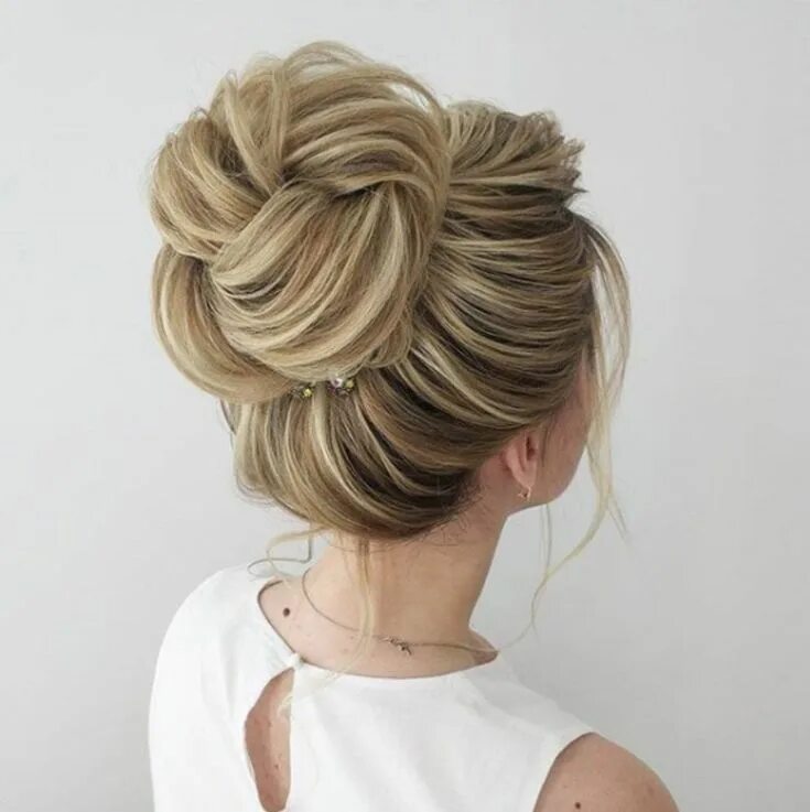 Красивые прически пучки на длинные волосы Chignon Mariage Invitée I 63 Idées Coiffures Mariée Glamorous hair, Wedding hair