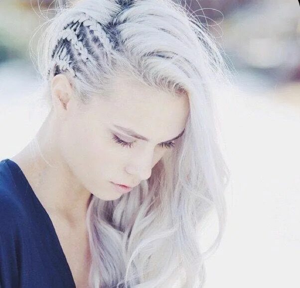 Красивые прически с белыми волосами Pin by Ashley Wright on hair styles Easy hairstyles, Hair styles, Cool hairstyle