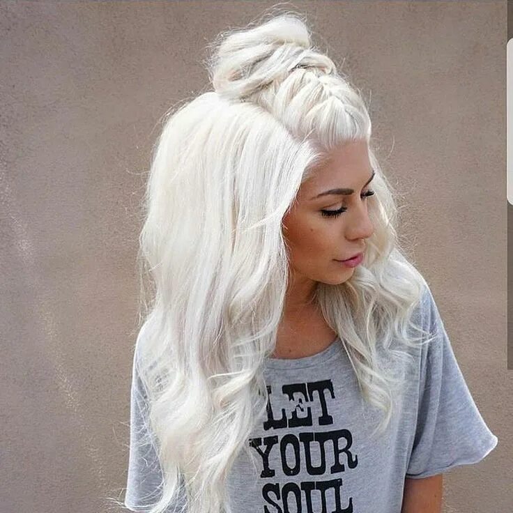 Красивые прически с белыми волосами Pin by Veronique Rogozinskaya on iHairStyle White blonde hair, Icy blonde hair, 
