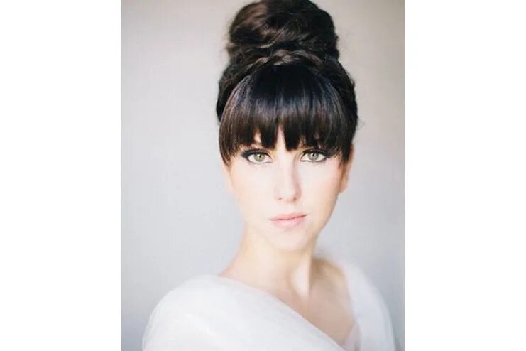 Красивые прически с челкой на средние 11 Beautiful Hairstyles With Blunt Bangs- Chop To Style - HerGamut
