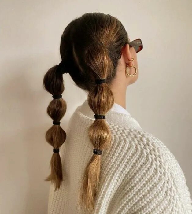 Красивые прически с двумя резинками 16 Peinados fáciles y bonitos para evitar el calor en primavera Peinados, Peinad
