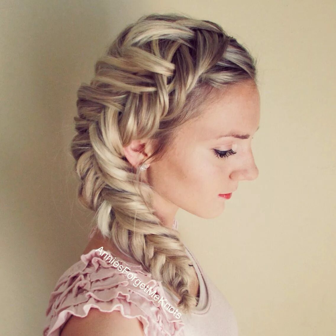 Красивые прически с косами How To: Dutch Fishtail Braid (Elsa hair) Cool braid hairstyles, Cool braids, Gor