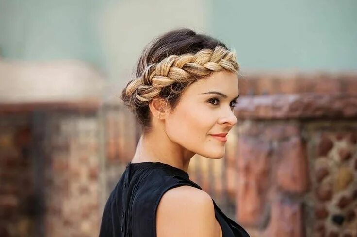 Красивые прически с косичками Modeling Shoots Headband hairstyles, Braided headband hairstyle, Braided hairsty