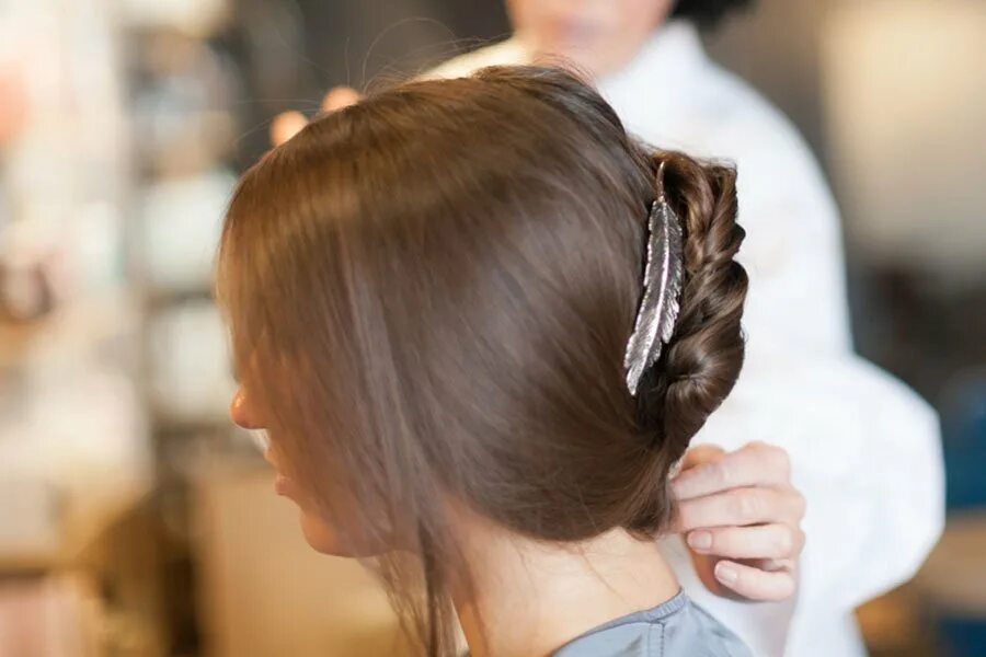 Красивые прически с крабиком в школу 5 простых причесок с заколками Pluie Beauty Insider
