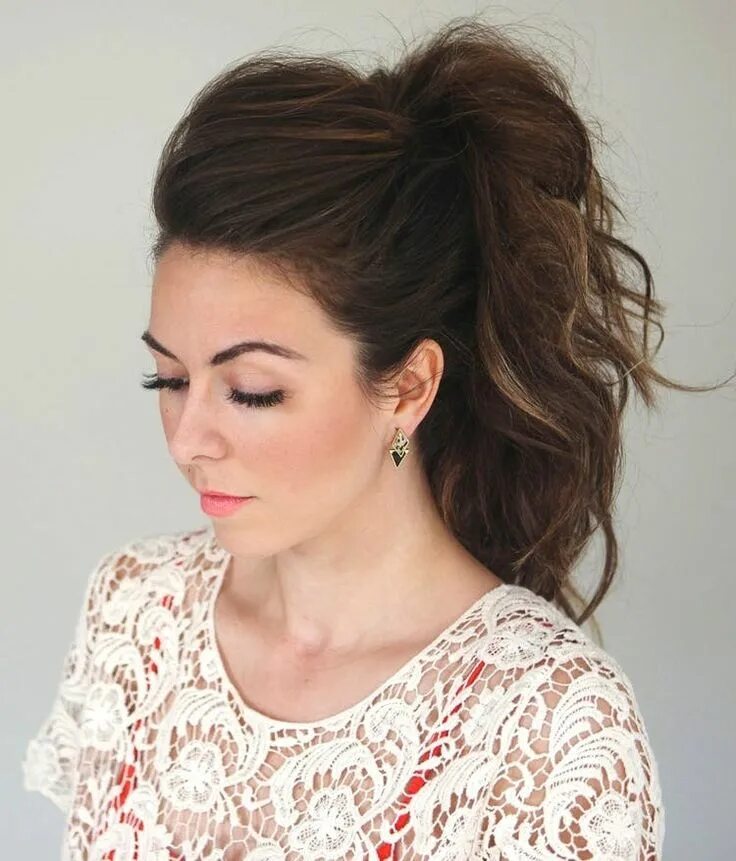 Красивые прически с начесом Here Are 11 of the Most Pinned Hairstyles on Pinterest Simple prom hair, Long ha