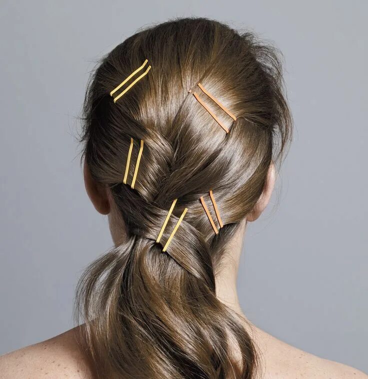 Красивые прически с невидимками Must-Know Tips for Styling Bangs You'll Wish You Knew Sooner Loose braids, Bobby