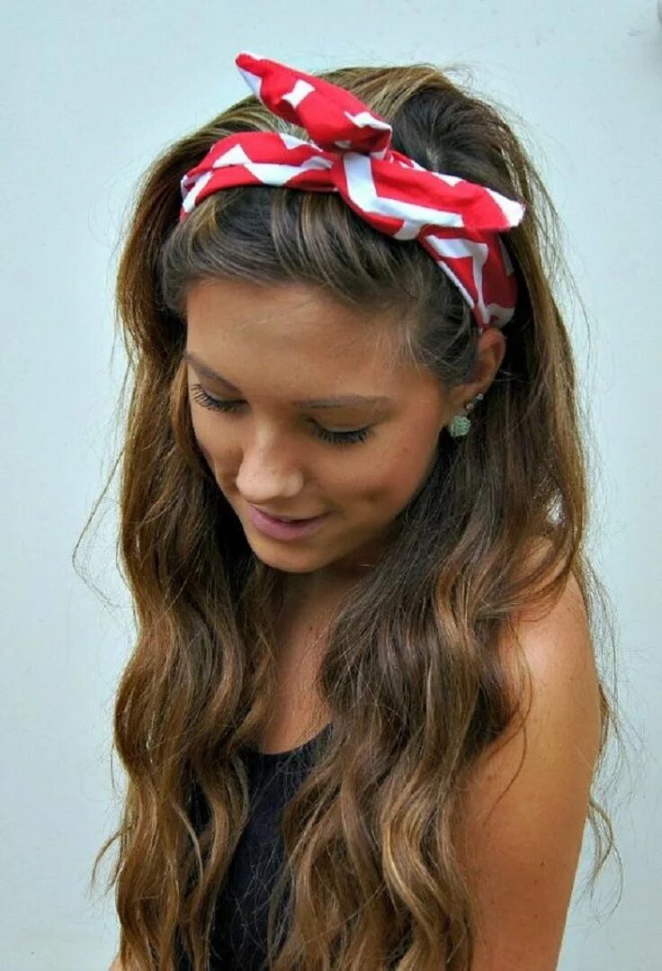 Красивые прически с повязкой на голове Top 10 Bandana Hairstyles + Tutorials Hair styles, Long hair styles, Hair hacks