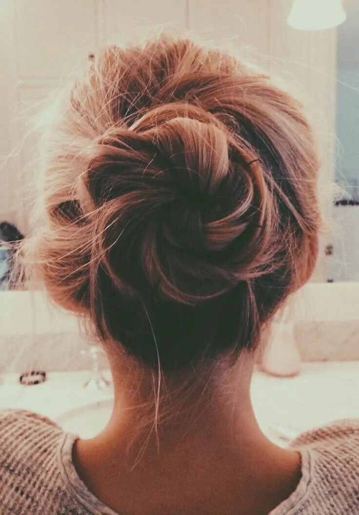 Красивые прически со спины Pin by Rian Vermaas on Hair Messy hairstyles, Hairdo, Cool hairstyles