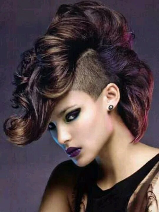 Красивые прически стрижки фото Pin by Ursula tomyn on Hair in 2023 Mohawk hairstyles for women, Mohawk hairstyl