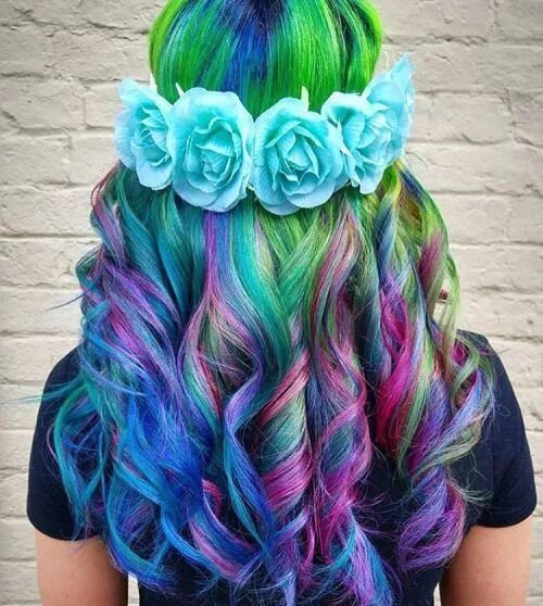 Красивые прически цветные Curly Rainbow hair with blue flowers crown by hairbyjessysilva... - SofistyHairS