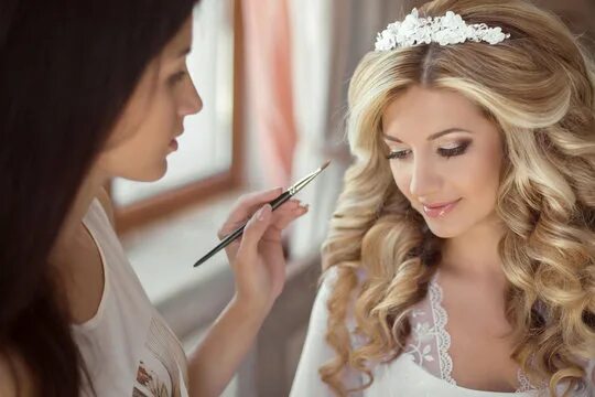 Красивые прически в салоне Bridal Hair And Makeup Зображення - огляд 87,015 Стокові фото, векторні зображен