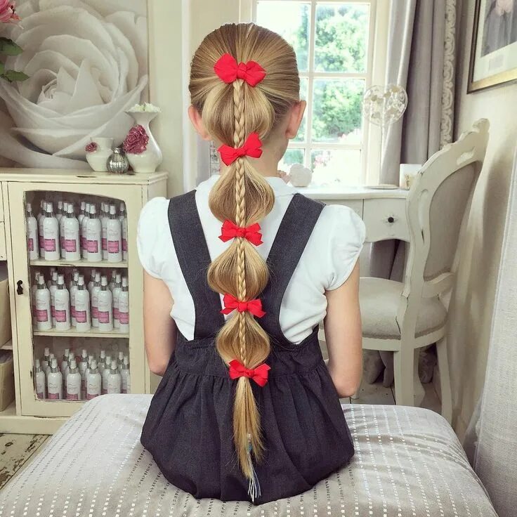 Красивые прически в школу с бантиками Hairstyles & Beauty Flower girl hairstyles, Girl hair dos, Girl hairstyles