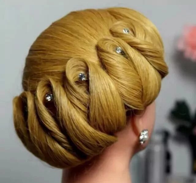 Красивые прически видео Ekleyen. Ballroom hair, Medium hair styles, Dance hairstyles
