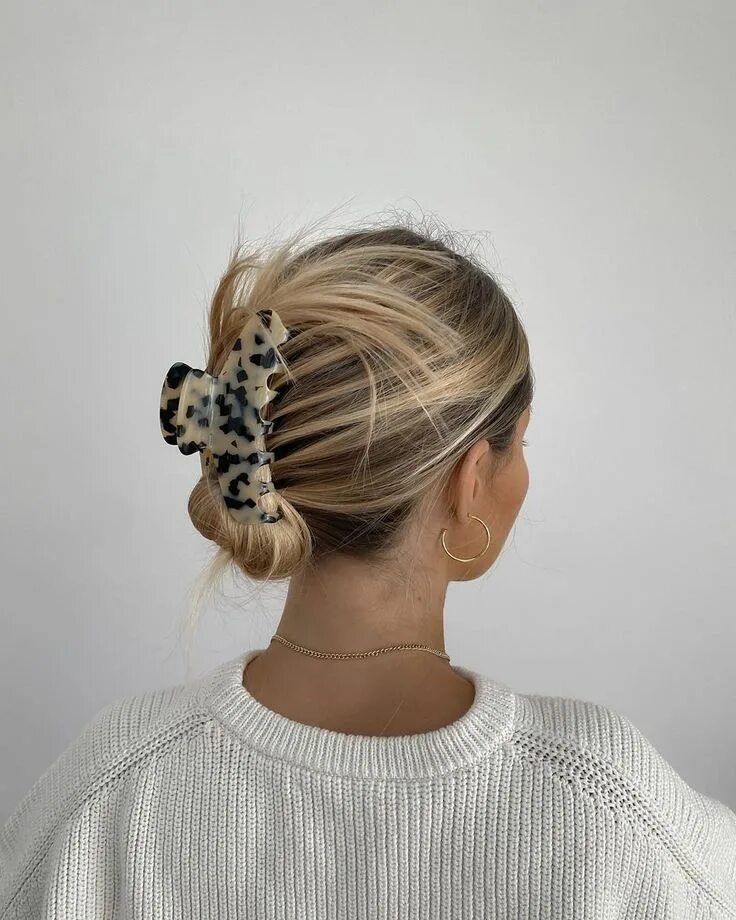 Красивые прически заколками Pin en ° ° accessoires ° ° Teñido del cabello, Peinados retro, Maquillaje para e