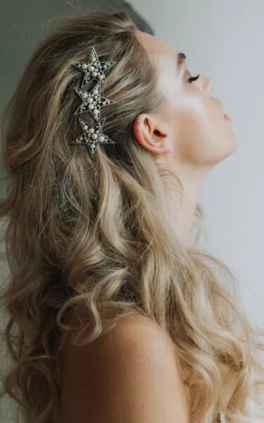Красивые прически заколками MARIN HAIR CLIPS - Tilly Thomas Lux Hair styles, Hair scarf styles, Long hair st