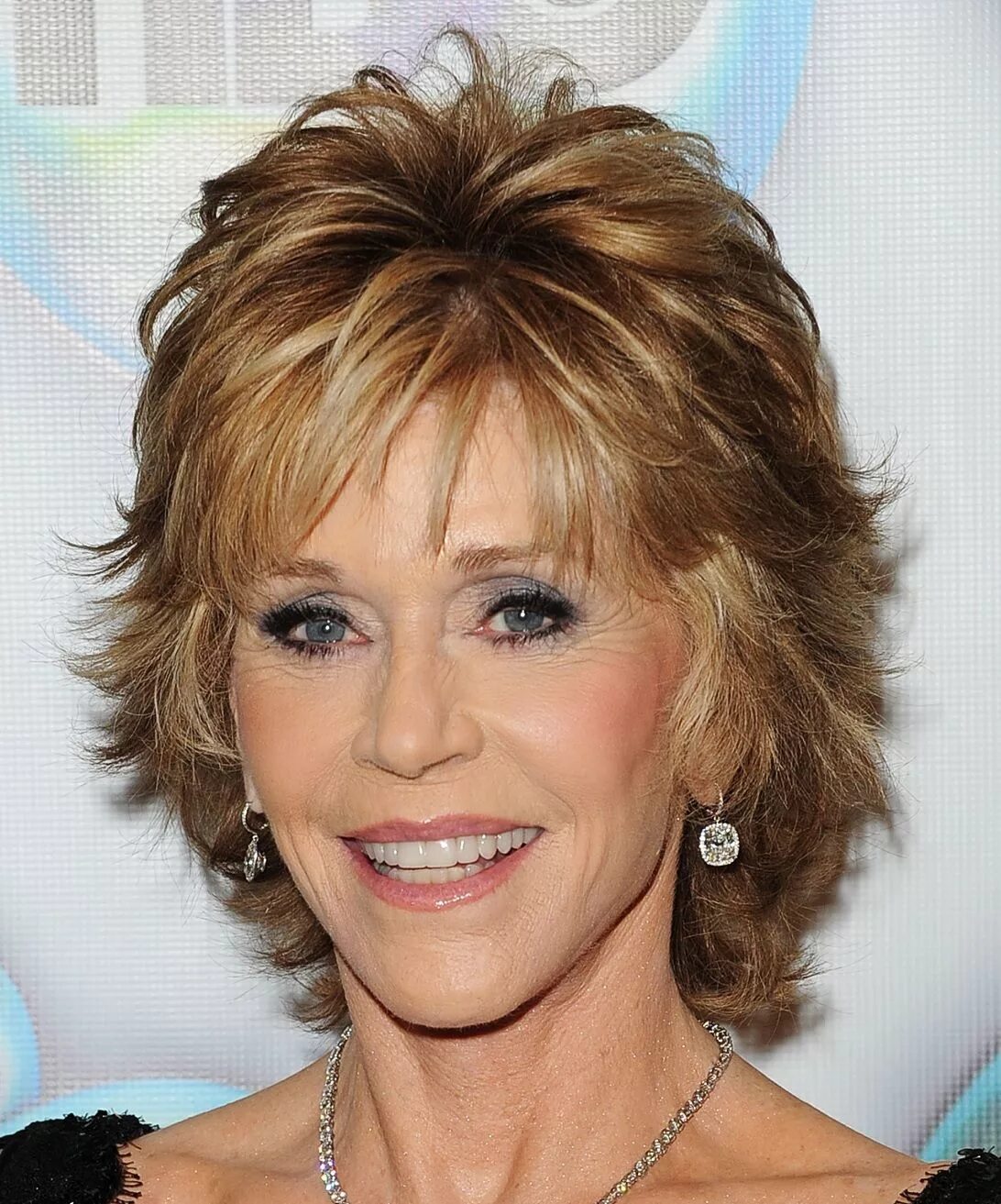 Красивые прически женщинам после 50 Top 5 Short Haircuts for Women to Make You Look Younger Short hair with layers, 