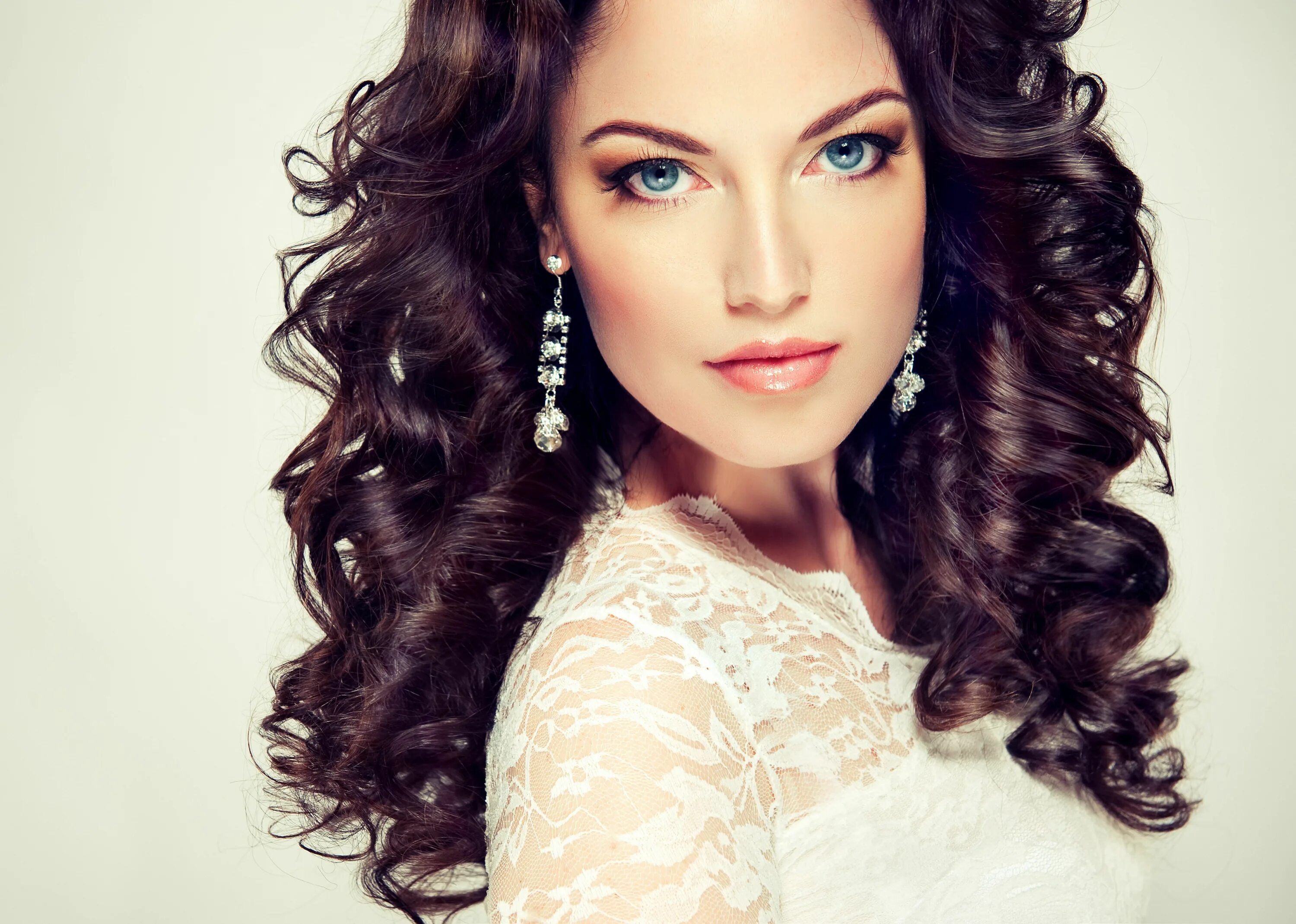 Красивые прически женщины фото Amazing model Curly hair styles, Model, Long hair styles