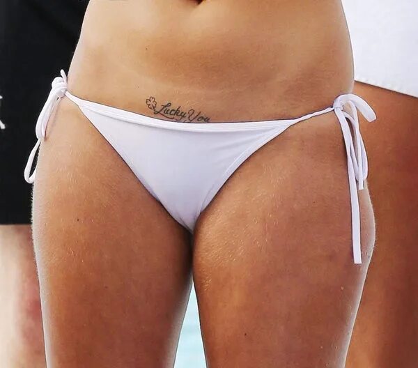 Красивые прически женских писей фото Latest Celebrity news, photos and videos Yahoo News UK Celebrity tattoos, Celebr