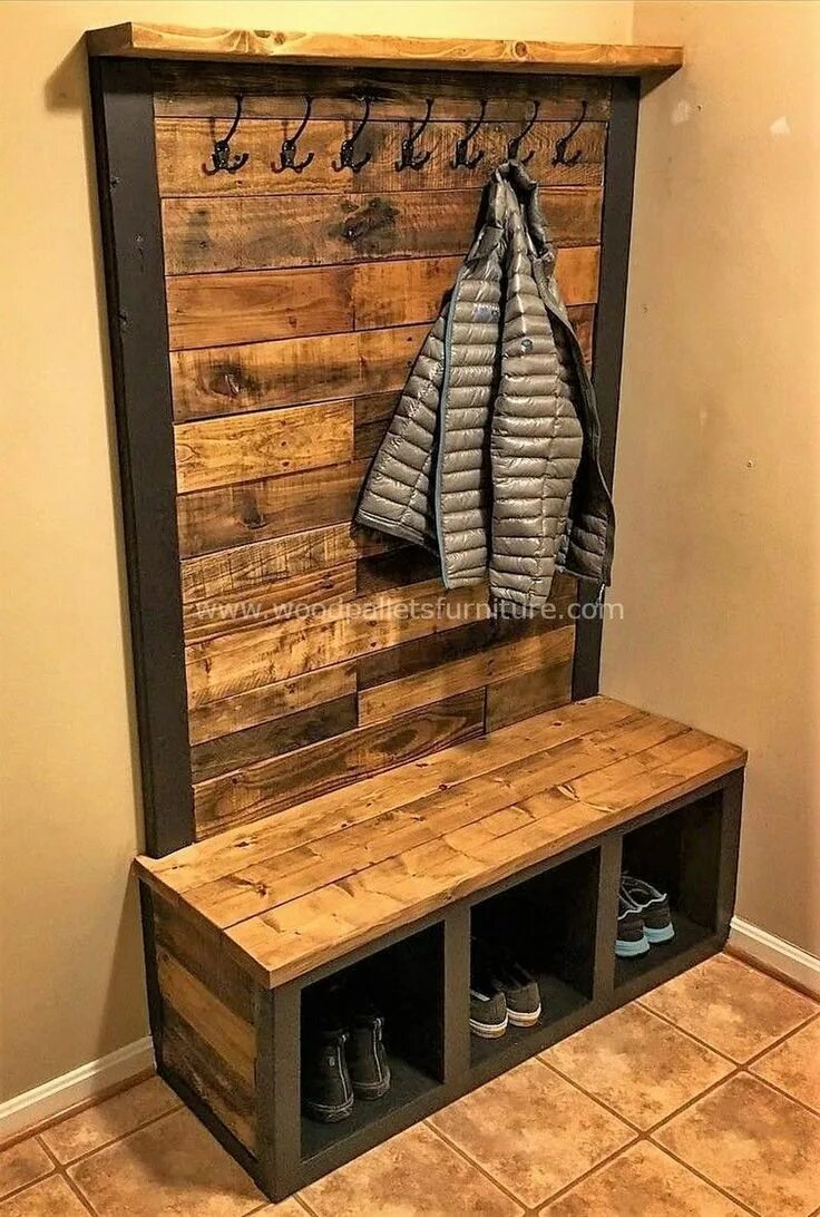 Красивые прихожие своими руками фото Reclaimed wood mudroom bench with shoe storage and coat hooks Diy pallet furnitu