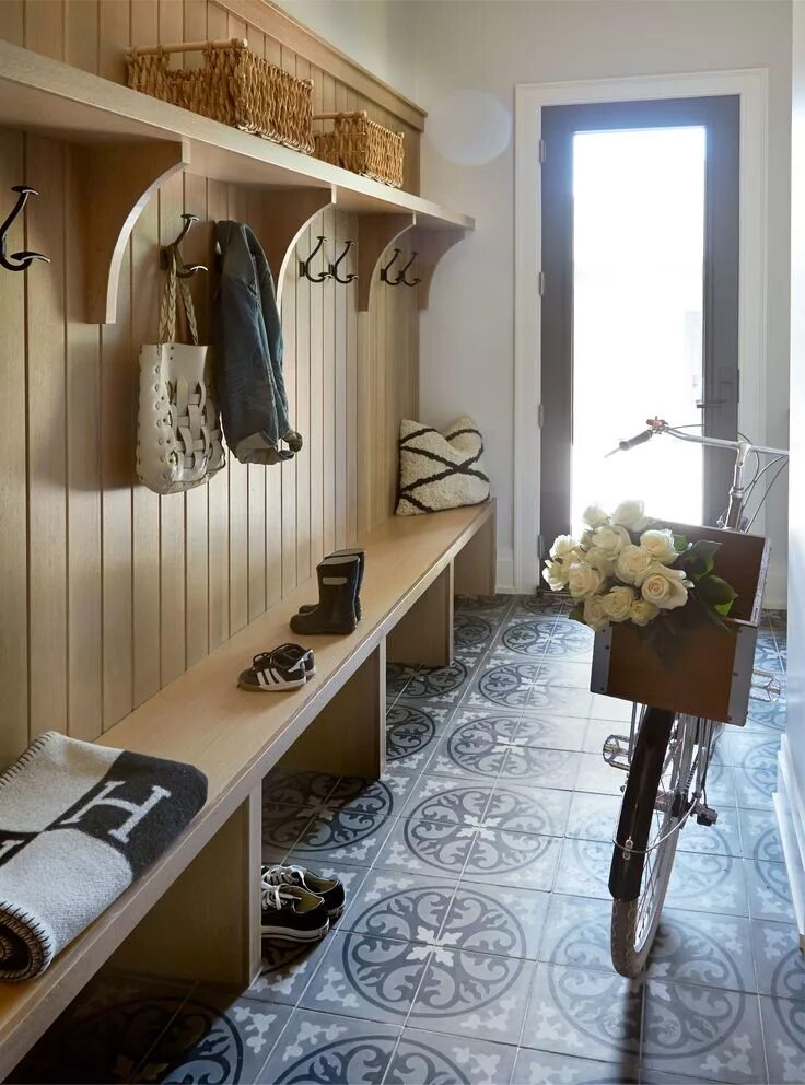Красивые прихожие своими руками фото GOOS RESIDENCE - Nam Dang-Mitchell Design Inc. Calgary Interior Design Mudroom d
