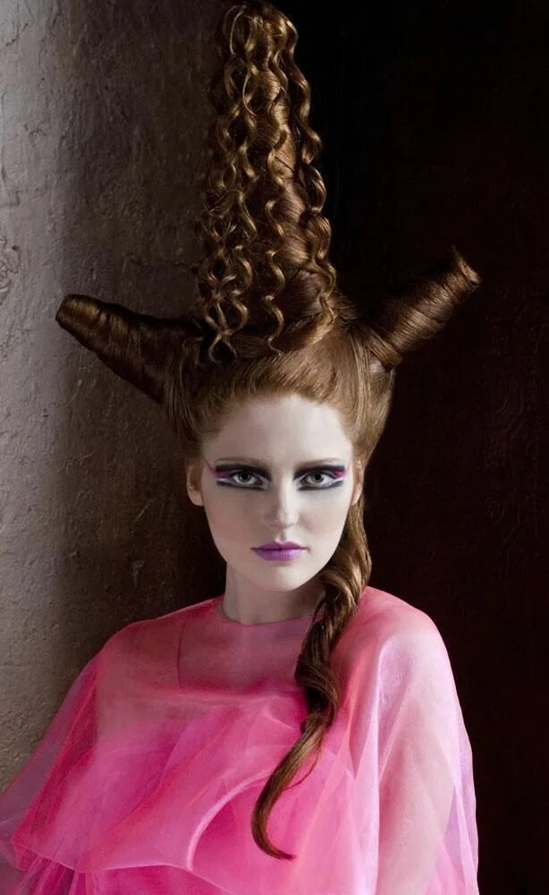 Красивые прикольные прически David Barron Channels his London Roots Crazy hair days, Wacky hair, Crazy hair
