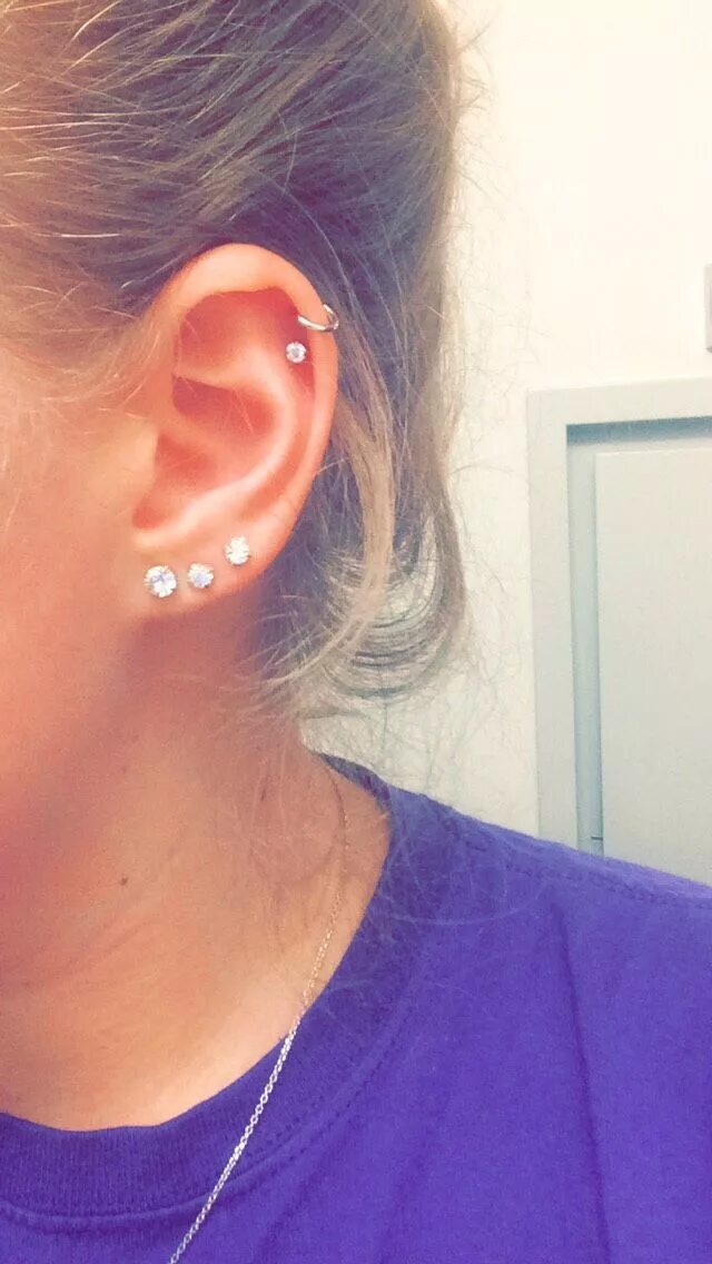 Красивые проколы в ушах фото ear piercing Tumblr Cool ear piercings, Earings piercings, Ear piercings cartila