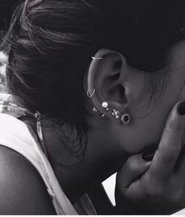 Красивые проколы в ушах фото Göz Alıcı Tarzlarıyla Dillerden Düşmeyen Cesur Kadınların Trendi: Kulak Piercing