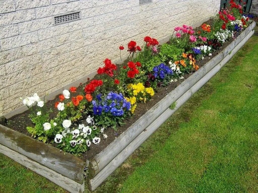 Красивые простые клумбы фото 35 Beautiful Flower Beds Design Ideas In Front Of House - MAGZHOUSE in 2023 Gard