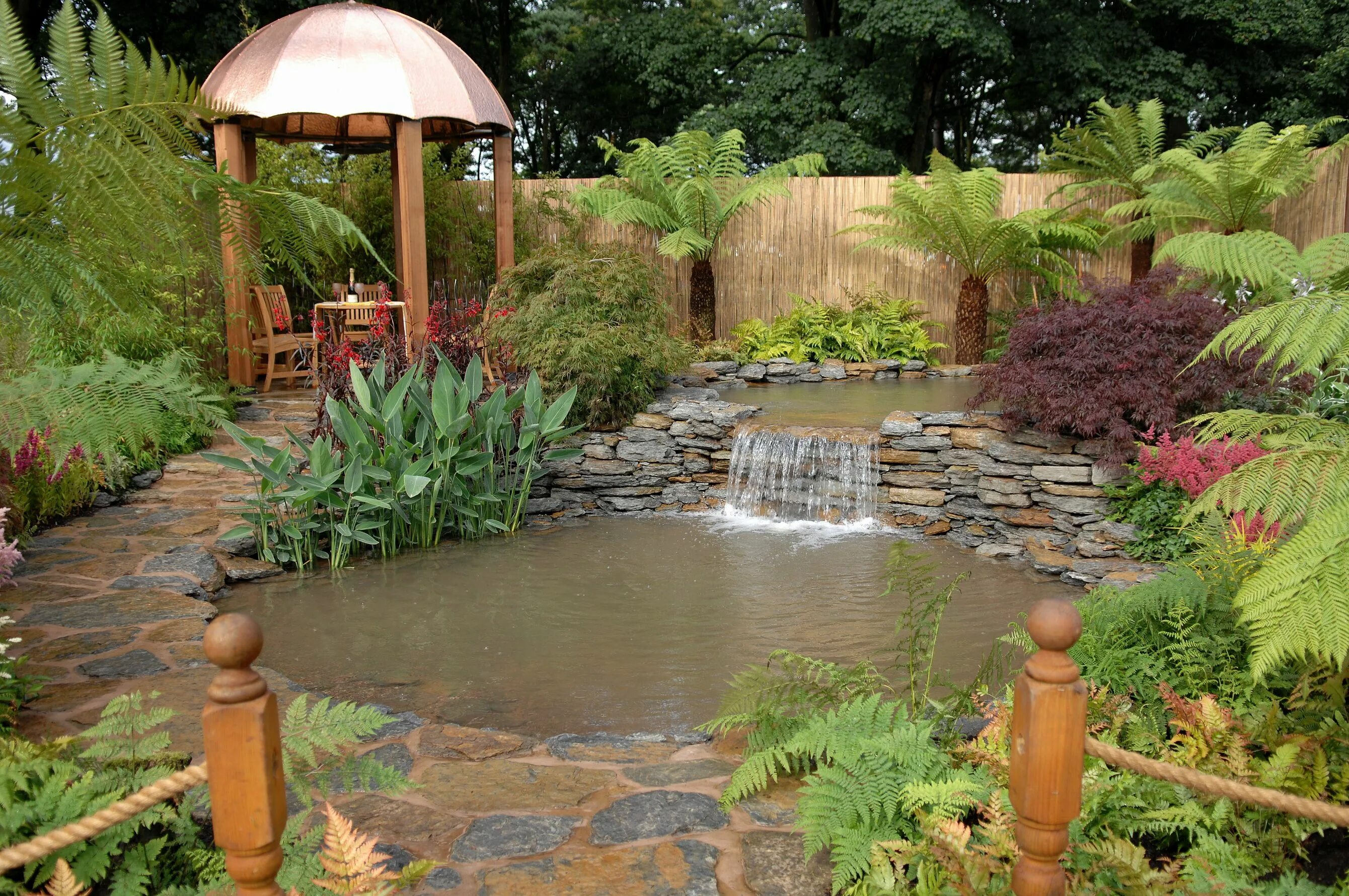 Красивые пруды на участке фото Water Gardens England Jardin d'eau, Deco jardin zen, Amenagement jardin